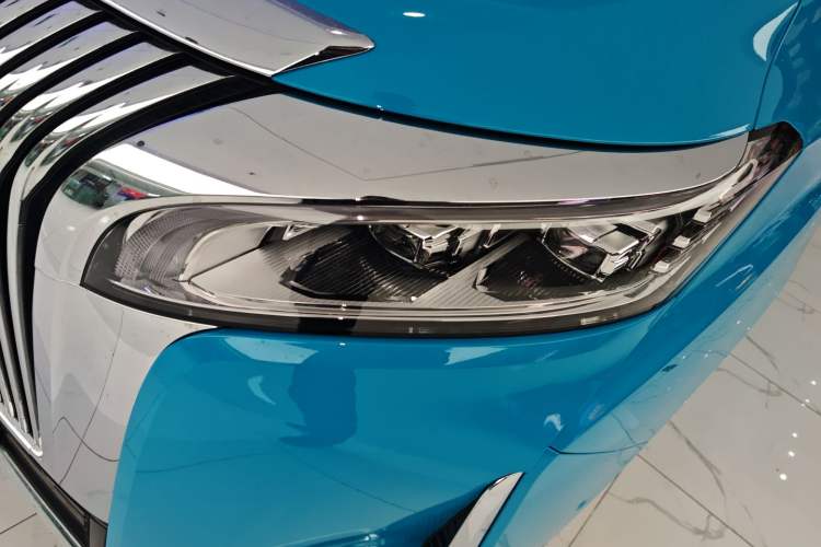 Used Wey Gaoshan 2025 Four-Wheel Drive Alpine 8 Left Front Headlight