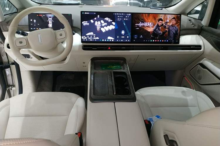 Used Wey Gaoshan 2025 Four-Wheel Drive Alpine 8 Audio And AC Panel