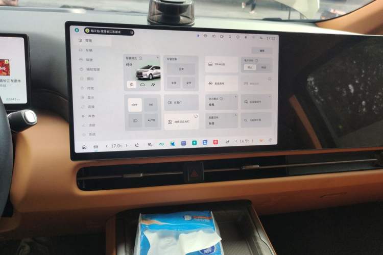 Used Wey Gaoshan 2025 Four-Wheel Drive Alpine 8 Audio And AC Panel
