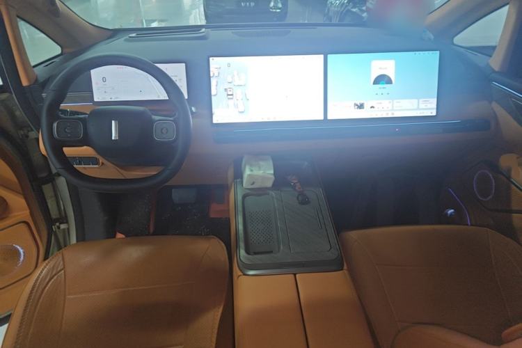 Used Wey Gaoshan 2025 Four-Wheel Drive Alpine 8 Center Console