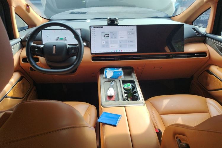 Used Wey Gaoshan 2025 Four-Wheel Drive Alpine 8 Center Console