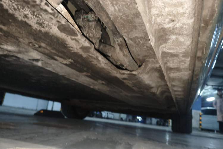 Used Wey Gaoshan 2025 Four-Wheel Drive Alpine 8 Chassis Front Left