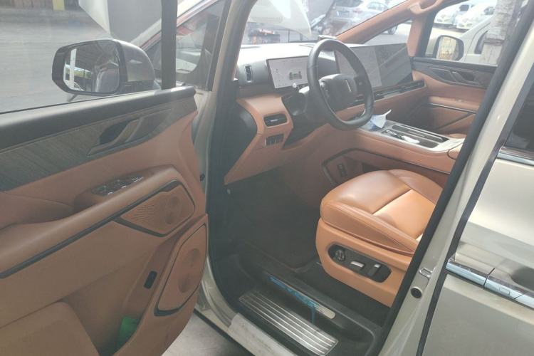 Used Wey Gaoshan 2025 Four-Wheel Drive Alpine 8 Driver Seat