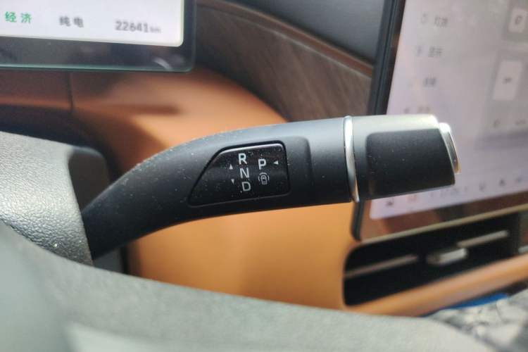 Used Wey Gaoshan 2025 Four-Wheel Drive Alpine 8 Gear Lever