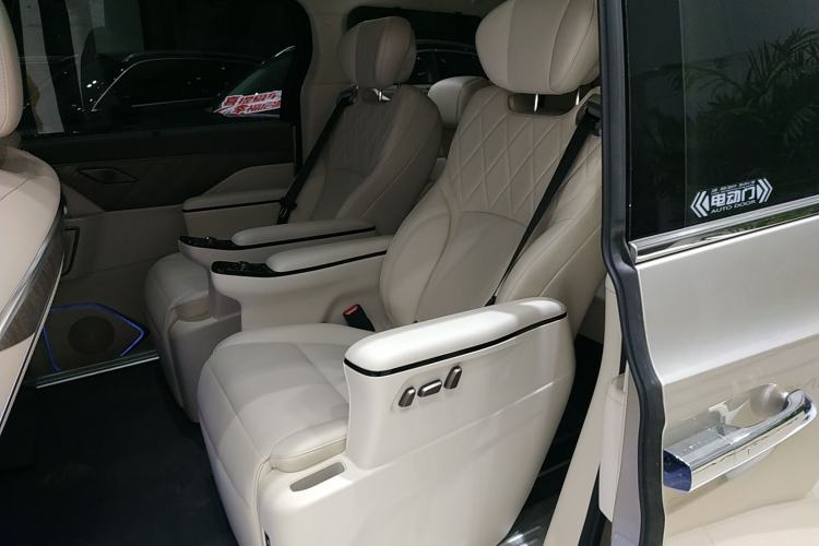Used Wey Gaoshan 2025 Four-Wheel Drive Alpine 8 Interior 4