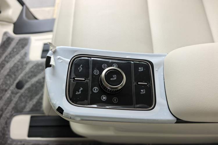 Used Wey Gaoshan 2025 Four-Wheel Drive Alpine 8 Interior 7