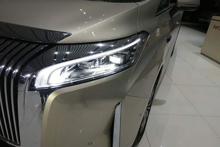 Used Wey Gaoshan 2025 Four-Wheel Drive Alpine 8 Left Front Headlight