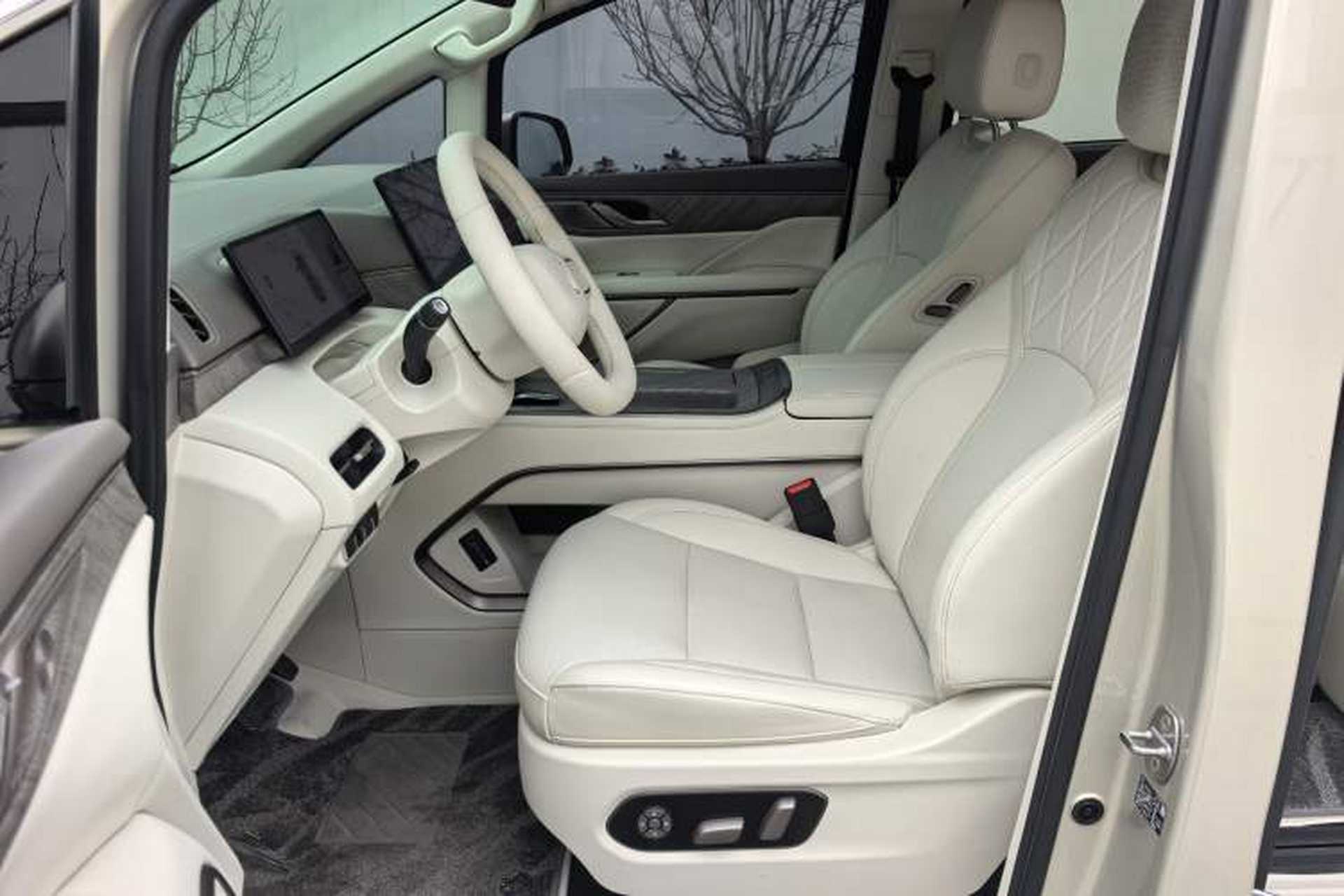 Used Wey Gaoshan 2025 Four-Wheel Drive Alpine 8 Left Front Seat