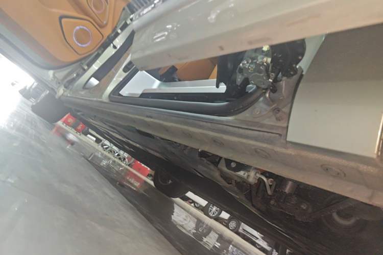Used Wey Gaoshan 2025 Four-Wheel Drive Alpine 8 Left Side Sill