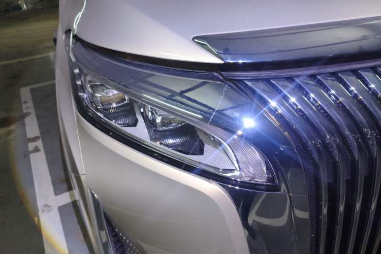Used Wey Gaoshan 2025 Four-Wheel Drive Alpine 8 Right Front Headlight