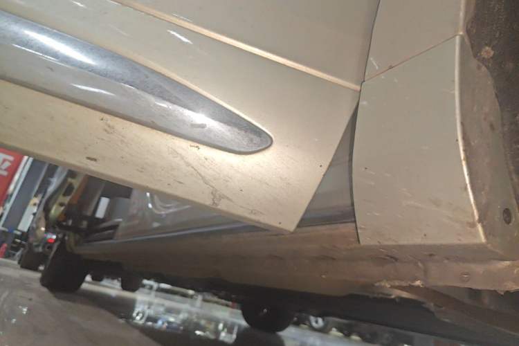 Used Wey Gaoshan 2025 Four-Wheel Drive Alpine 8 Right Side Sill