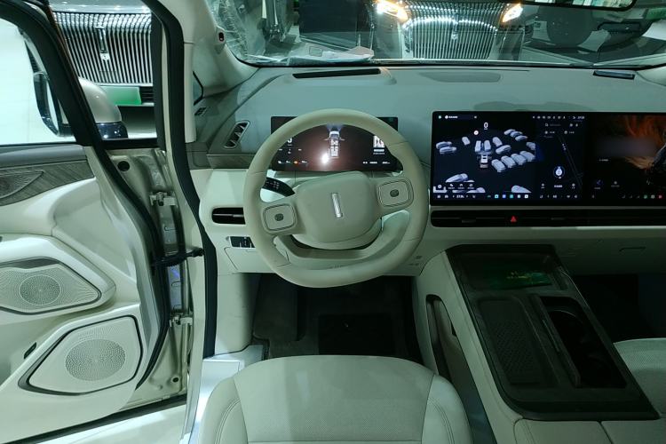 Used Wey Gaoshan 2025 Four-Wheel Drive Alpine 8 Steering Wheel