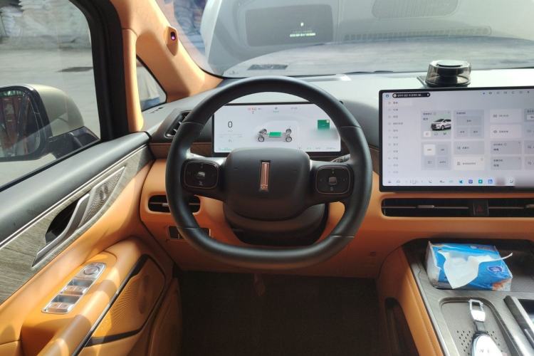 Used Wey Gaoshan 2025 Four-Wheel Drive Alpine 8 Steering Wheel