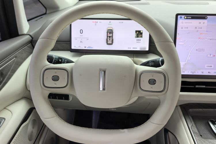 Used Wey Gaoshan 2025 Four-Wheel Drive Alpine 8 Steering Wheel