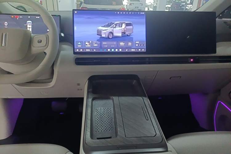 Used Wey Gaoshan 2025 Model Four-Wheel Drive Gao Shan 7 Audio And AC Panel