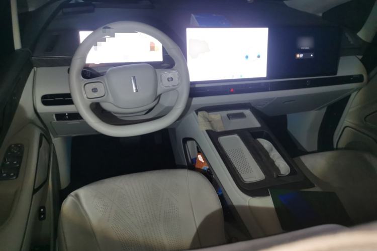 Used Wey Gaoshan 2025 Four-Wheel Drive Alpine 8 Center Console