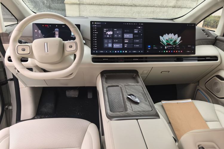 Used Wey Gaoshan 2025 Model Four-Wheel Drive Gao Shan 7 Center Console