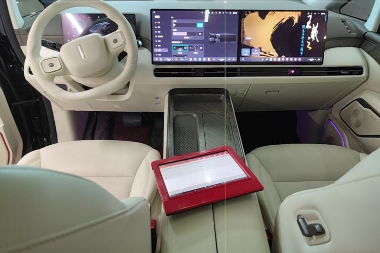 Used Wey Gaoshan 2025 Four-Wheel Drive Alpine 8 Center Console