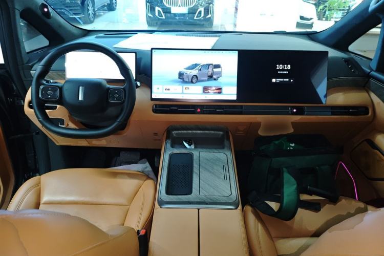 Used Wey Gaoshan 2025 Four-Wheel Drive Alpine 8 Center Console