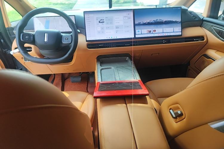 Used Wey Gaoshan 2025 Four-Wheel Drive Alpine 8 Center Console