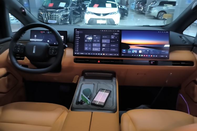 Used Wey Gaoshan 2025 Four-Wheel Drive Alpine 9 Center Console