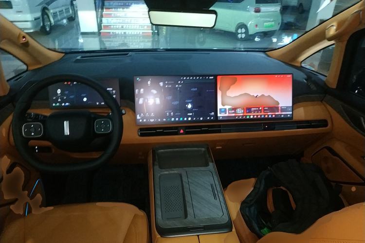 Used Wey Gaoshan 2025 Four-Wheel Drive Alpine 8 Center Console