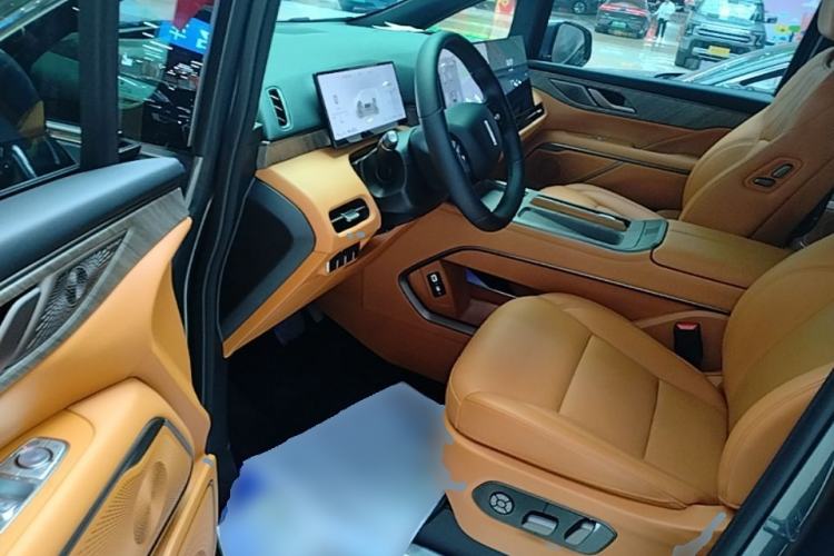 Used Wey Gaoshan 2025 Four-Wheel Drive Alpine 8 Driver Seat
