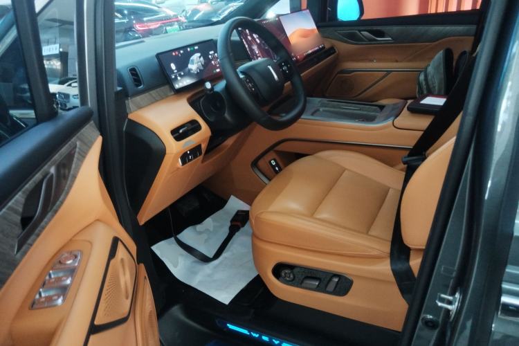 Used Wey Gaoshan 2025 Four-Wheel Drive Alpine 8 Driver Seat