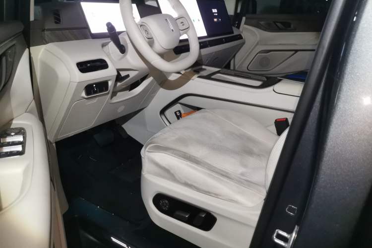 Used Wey Gaoshan 2025 Four-Wheel Drive Alpine 8 Driver Seat