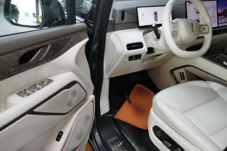 Used Wey Gaoshan 2025 Four-Wheel Drive Alpine 8 Driver Seat