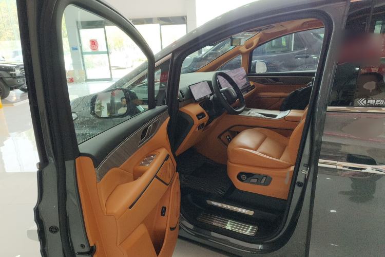 Used Wey Gaoshan 2025 Four-Wheel Drive Alpine 8 Driver Seat