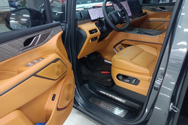 Used Wey Gaoshan 2025 Four-Wheel Drive Alpine 8 Driver Seat