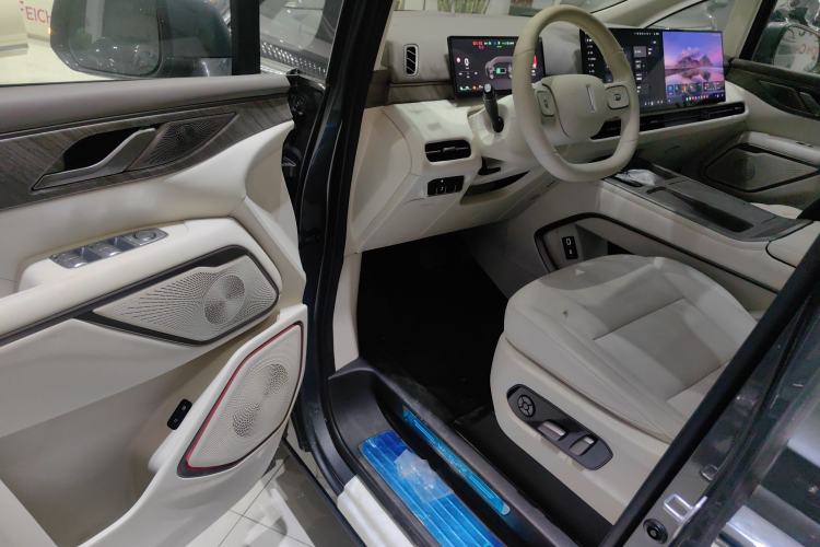 Used Wey Gaoshan 2025 Four-Wheel Drive Alpine 8 Driver Seat