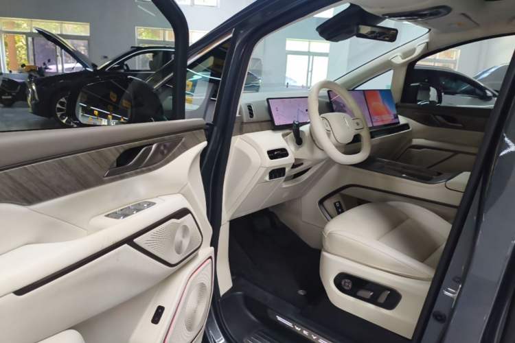 Used Wey Gaoshan 2025 Four-Wheel Drive Alpine 8 Driver Seat