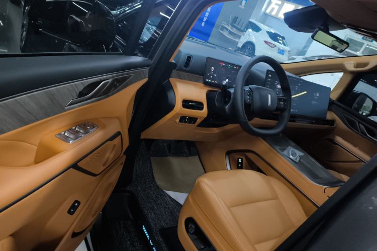 Used Wey Gaoshan 2025 Four-Wheel Drive Alpine 8 Driver Seat