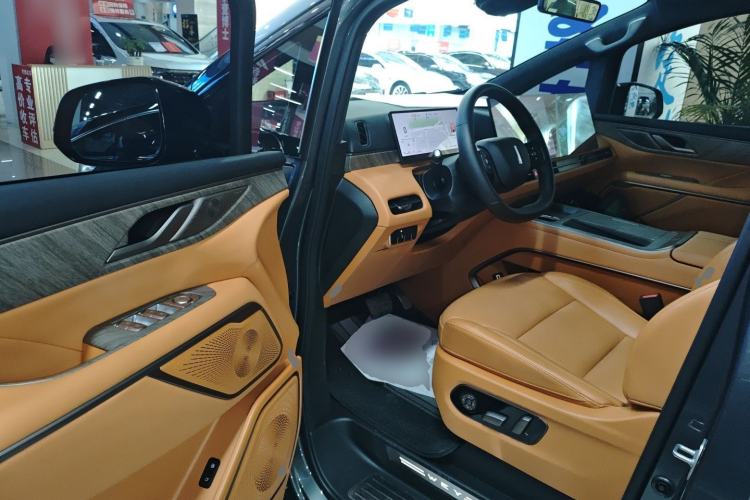 Used Wey Gaoshan 2025 Four-Wheel Drive Alpine 8 Driver Seat