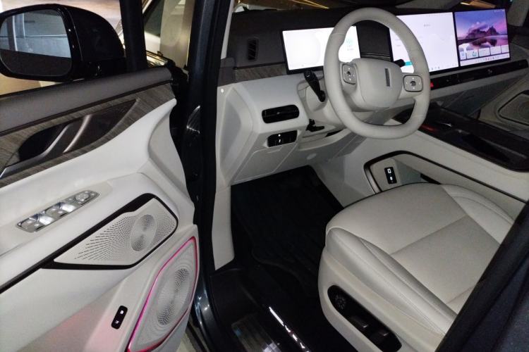 Used Wey Gaoshan 2025 Four-Wheel Drive Alpine 8 Driver Seat