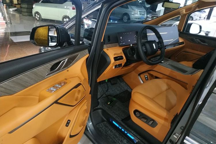 Used Wey Gaoshan 2025 Four-Wheel Drive Alpine 8 Driver Seat