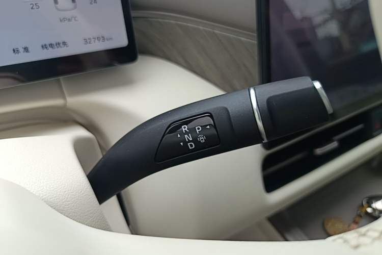 Used Wey Gaoshan 2025 Four-Wheel Drive Alpine 8 Gear Lever