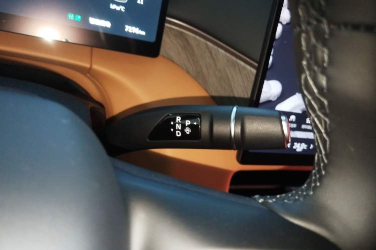 Used Wey Gaoshan 2025 Four-Wheel Drive Alpine 8 Gear Lever