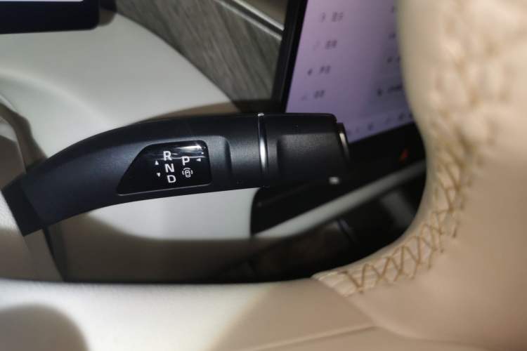 Used Wey Gaoshan 2025 Four-Wheel Drive Alpine 8 Gear Lever