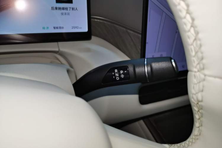 Used Wey Gaoshan 2025 Four-Wheel Drive Alpine 8 Gear Lever
