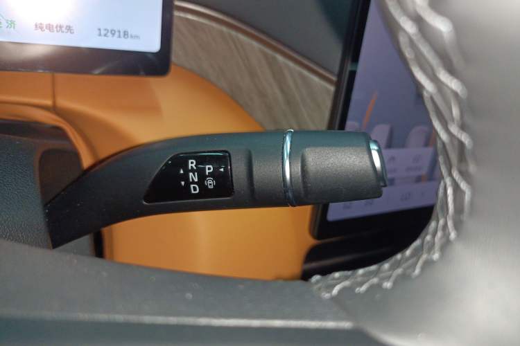 Used Wey Gaoshan 2025 Four-Wheel Drive Alpine 8 Gear Lever