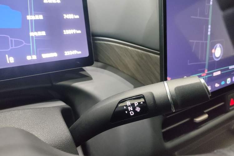 Used Wey Gaoshan 2025 Four-Wheel Drive Alpine 8 Gear Lever
