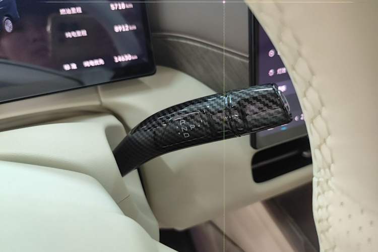 Used Wey Gaoshan 2025 Four-Wheel Drive Alpine 8 Gear Lever