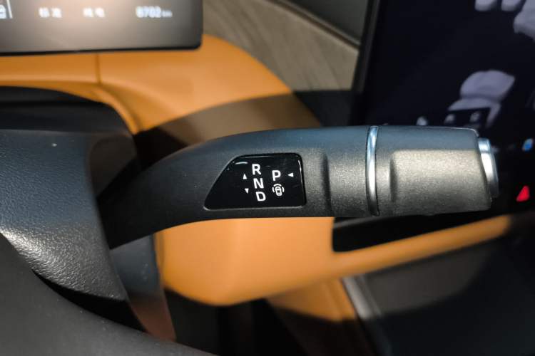 Used Wey Gaoshan 2025 Four-Wheel Drive Alpine 8 Gear Lever