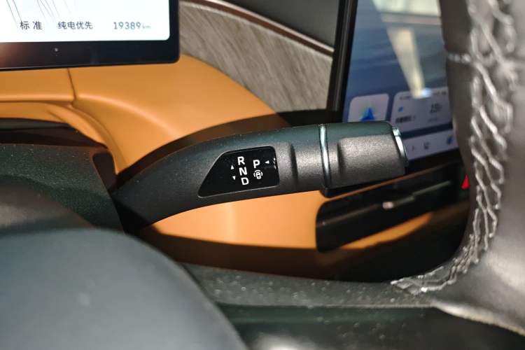 Used Wey Gaoshan 2025 Four-Wheel Drive Alpine 8 Gear Lever