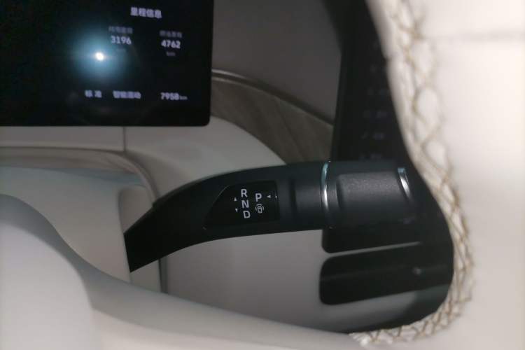 Used Wey Gaoshan 2025 Four-Wheel Drive Alpine 8 Gear Lever