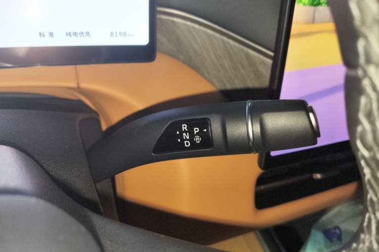 Used Wey Gaoshan 2025 Four-Wheel Drive Alpine 8 Gear Lever