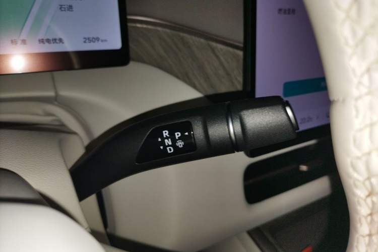 Used Wey Gaoshan 2025 Four-Wheel Drive Alpine 8 Gear Lever